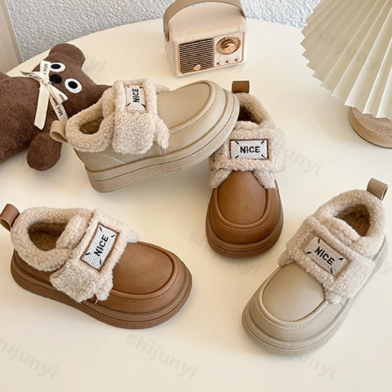 

Детская теплая толстая обувь с низким берцем в стиле ретро, новинка зимы 2024, модные универсальные плюшевые удобные мягкие хлопковые лоферы для мальчиков