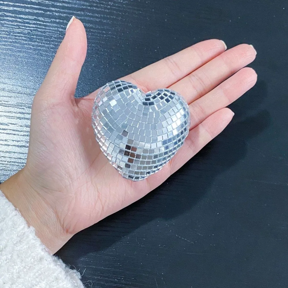 

Heart-Shaped Disco Ball Decorations Lightweight Glass Christmas Party Decorations Reflective Keychain