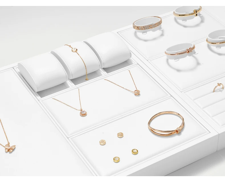 Oirlv Weißes Schmuck-Display-Tablett für Ringe, Ohrringe, Leder-Schmuck-Tabletts, Präsentationstabletts für Armreifen, Armbänder und Halsketten – Detail 4