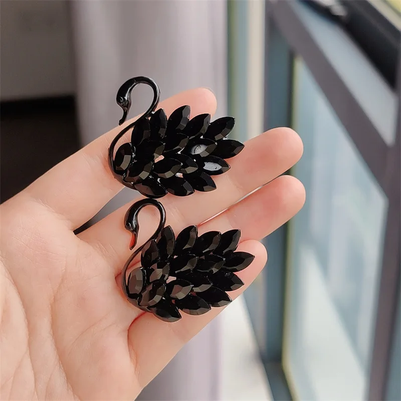 Trendy Black Crystal Animal Swan Brooches For Women Temperament Rhinestone Metal Lapel Pin Corsage Fashion Clothing Accessories