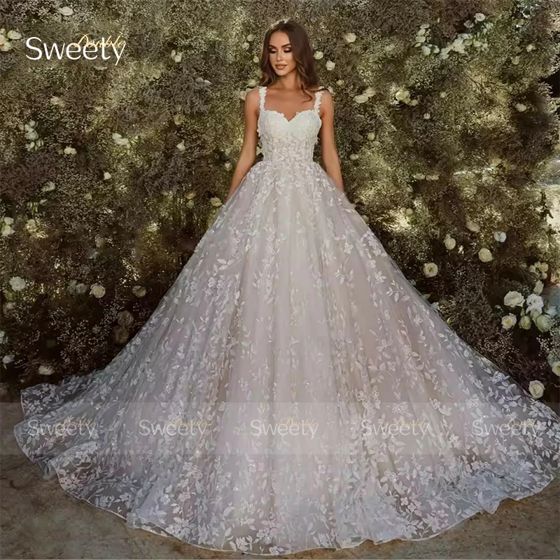 魅力的なウェディングドレス オーガンザ 刺繍入り ボールガウン アップリケ ノースリーブ ストラップレス 花嫁ドレス カスタマイズされた Vestido De Novia