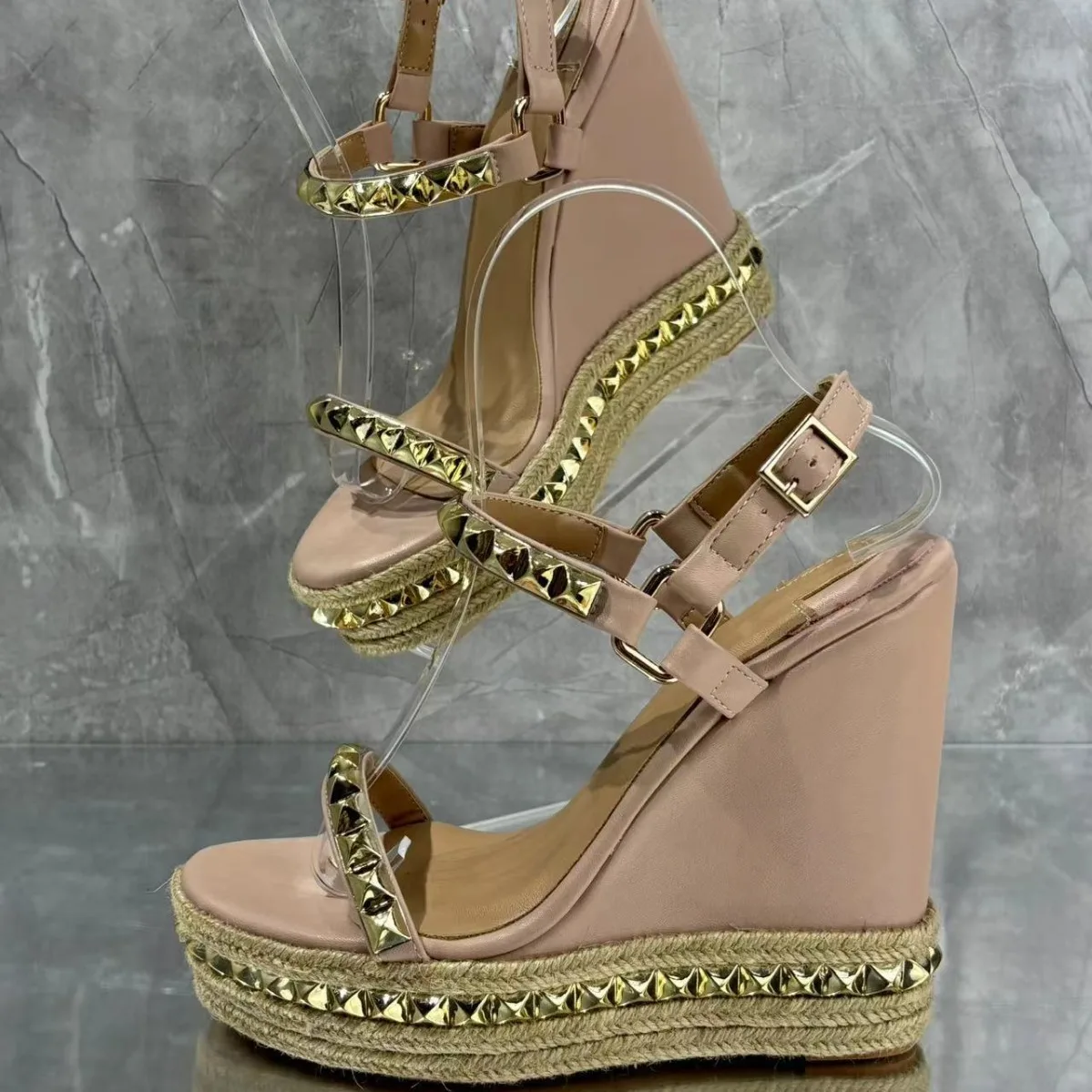 

Hemegot Gold Rivets Women Sandals Fashion Wedges 12cm Super High Heels Platform Female Cane Rope Buckle Strap Sandales à Talons