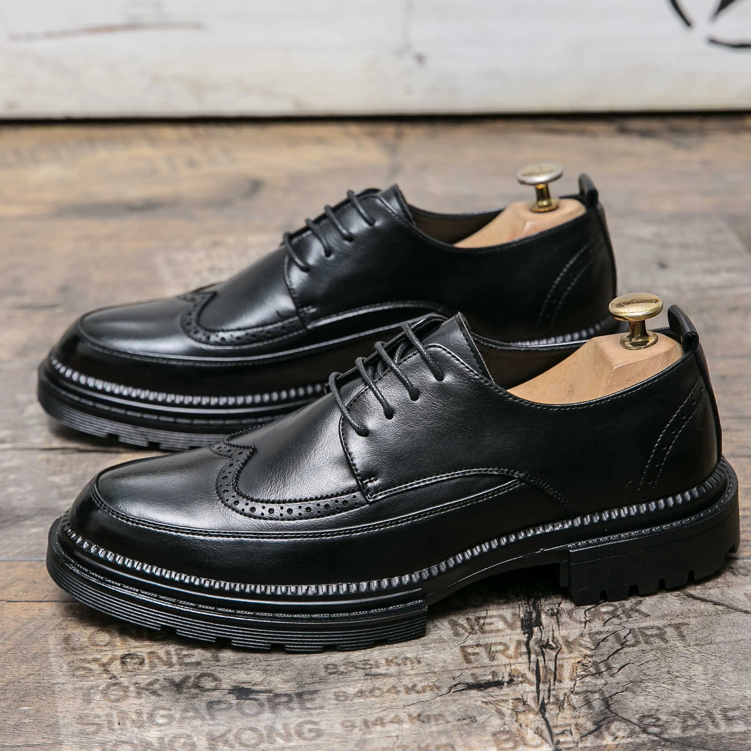 

Черные классические мужские кожаные туфли, броги, универсальные минималистичные стильные свадебные туфли для отдыха, бизнеса, офиса, жениха, уличная улица