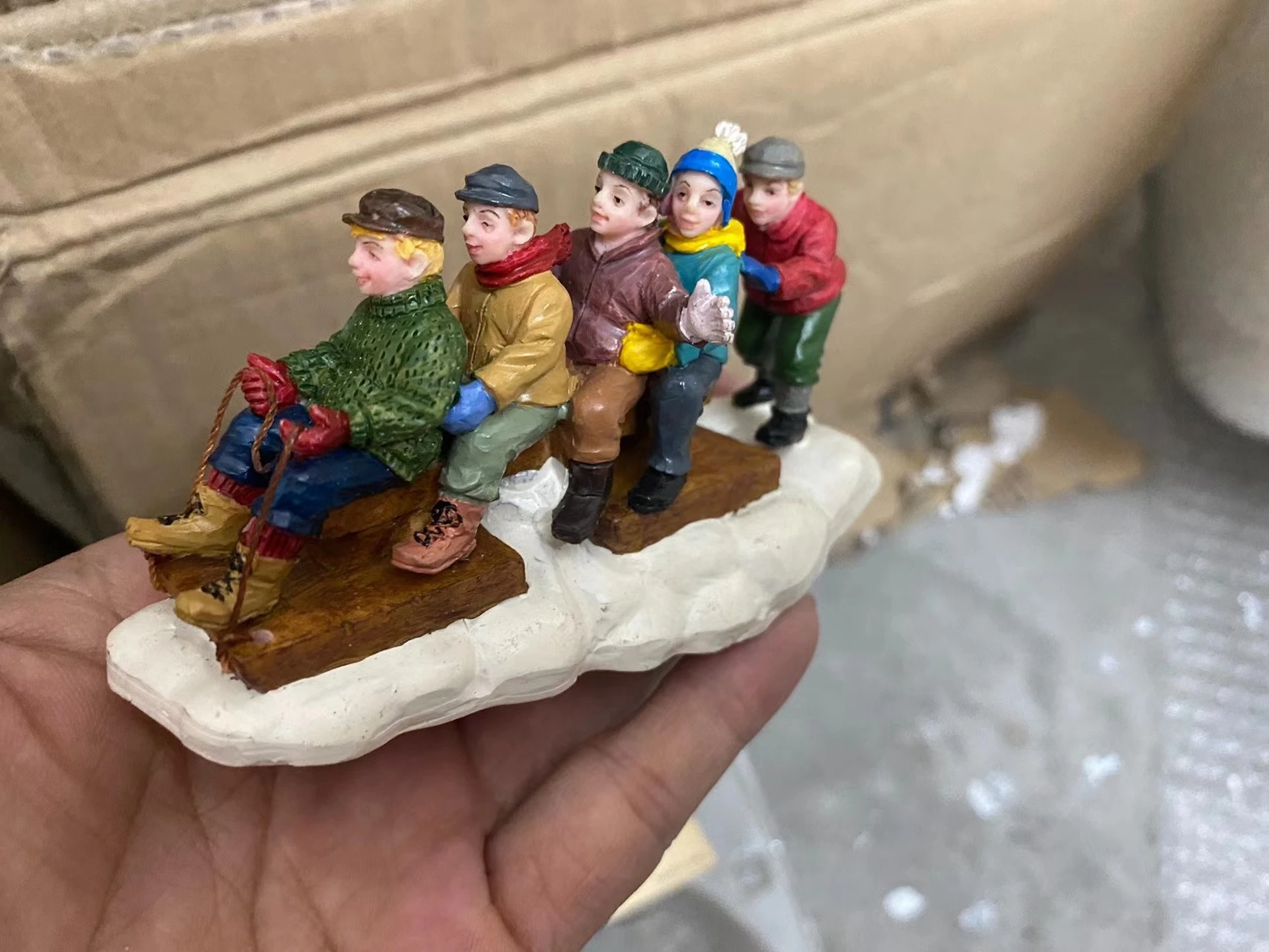 

Resin figure mental psychological sand table game box court therapy boy kids playing sled