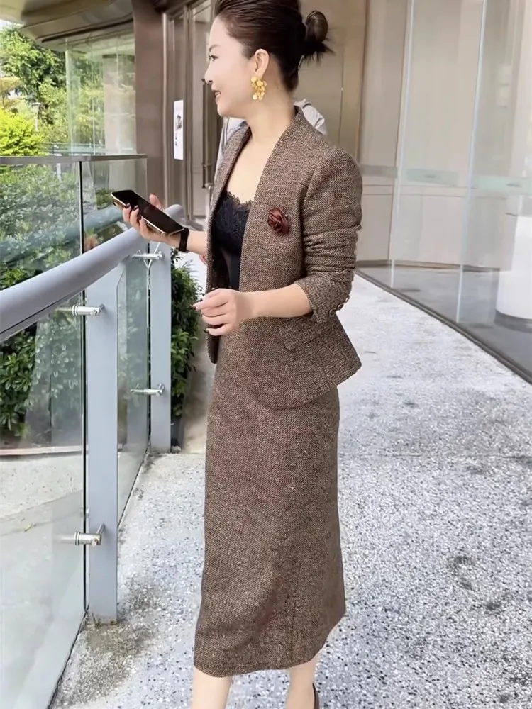 秋冬新作レディースファッション 上品でスリムな雰囲気の軽やかで大人っぽいスタイルのスーツジャケット＋ハーフスカートセット