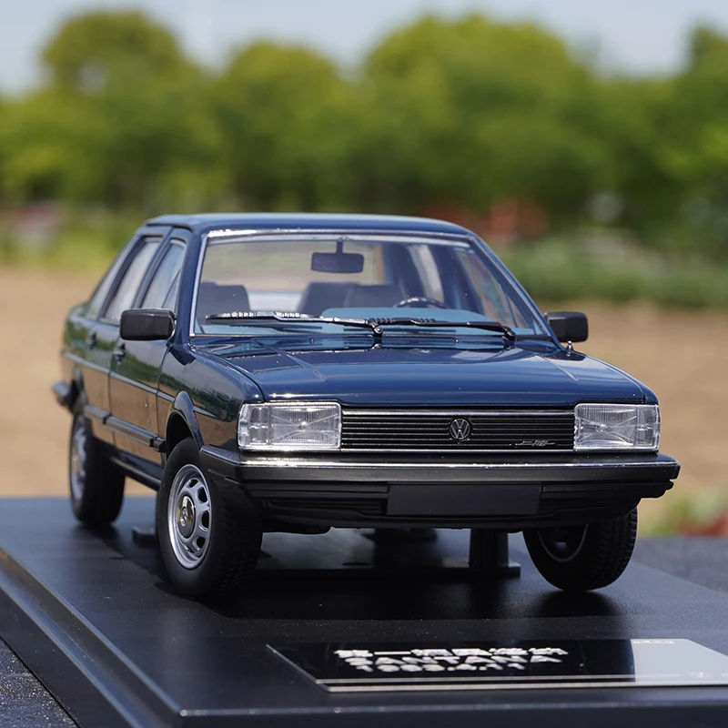 1:18 Scale Diecast Alloy 1983 Volkswagen Santana B2 Toys Cars Model Classics Nostalgia Adult Souvenir Gifts Static Display