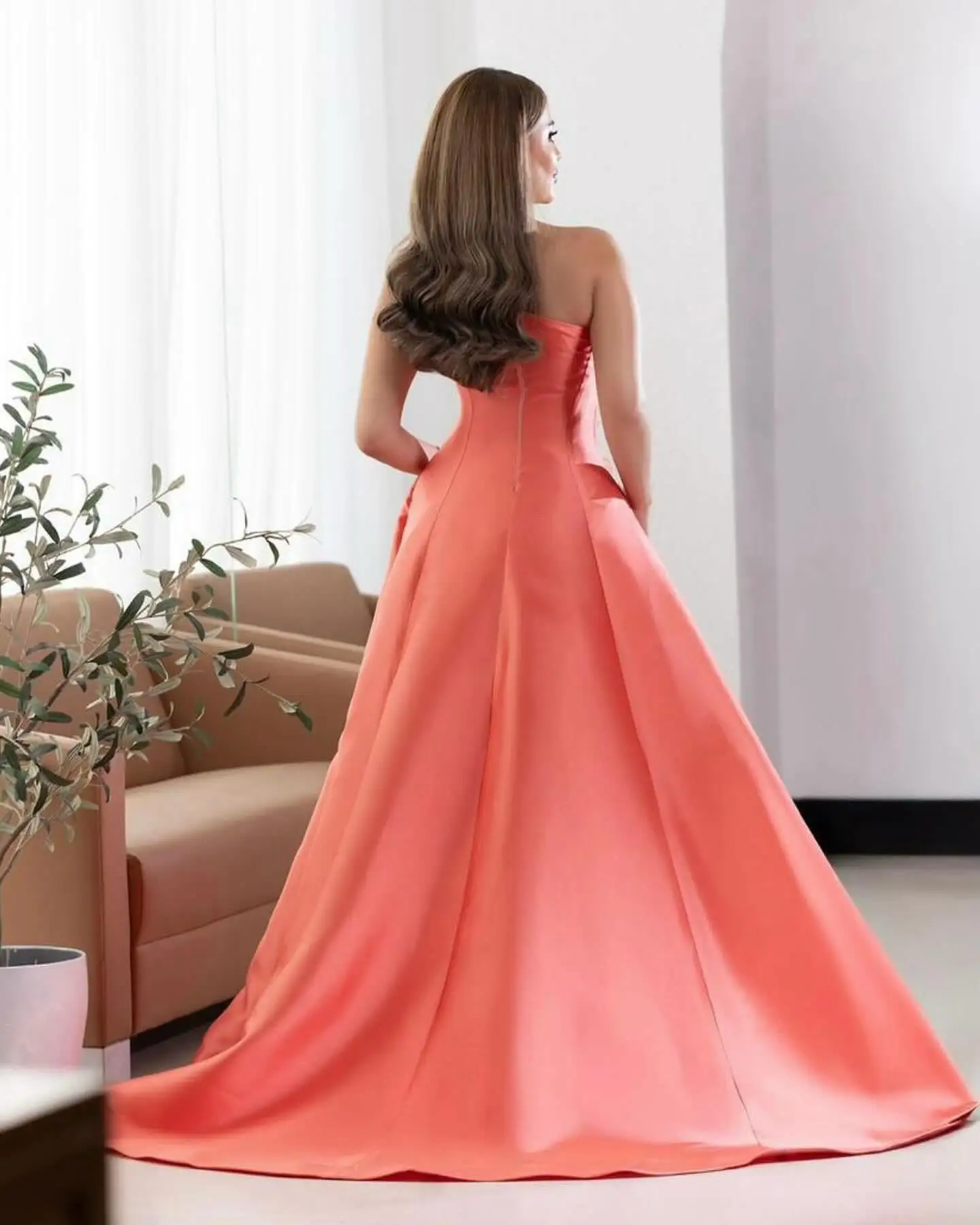 2025 Vestido de fiesta de satén con cuello barco hecho a medida Exquisito vestido de fiesta de manga larga con espalda abierta Apliques Vestido de noche largo hasta el suelo