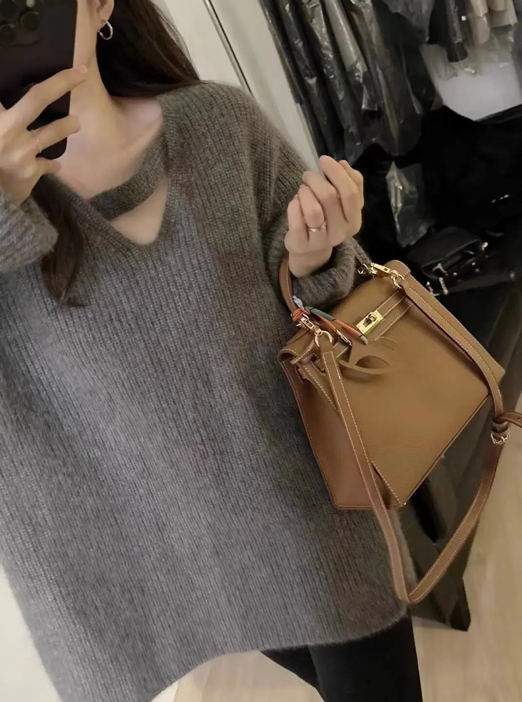 V-neck hollow pullover cashmere knitted soft waxy sweater women's autumn and winter design sense niche high sense.