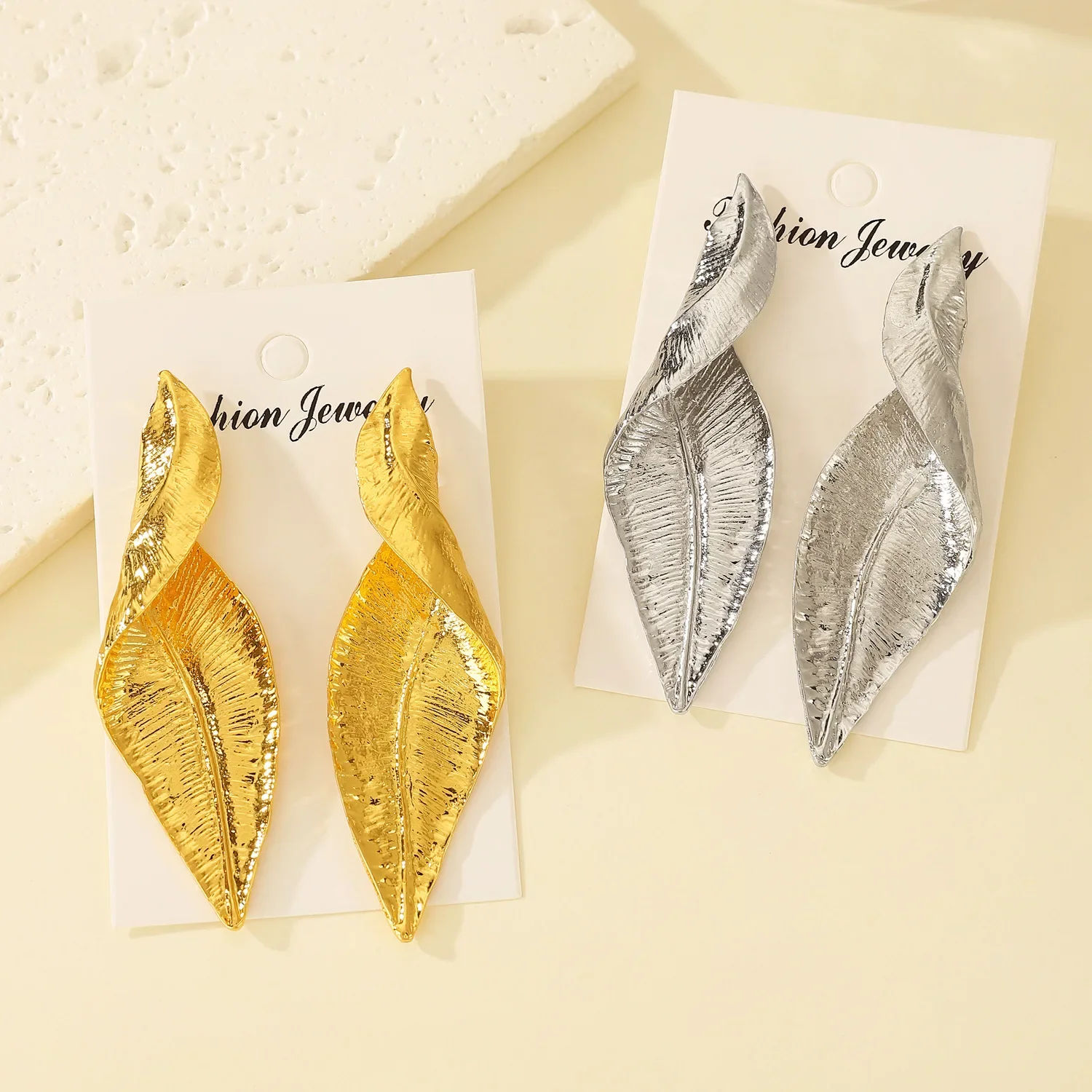 Vintage Gold Color Irregularity Metal Leaf Long Earrings for Women Exaggerate Fashionable Accessories Party Jewelry Gifts