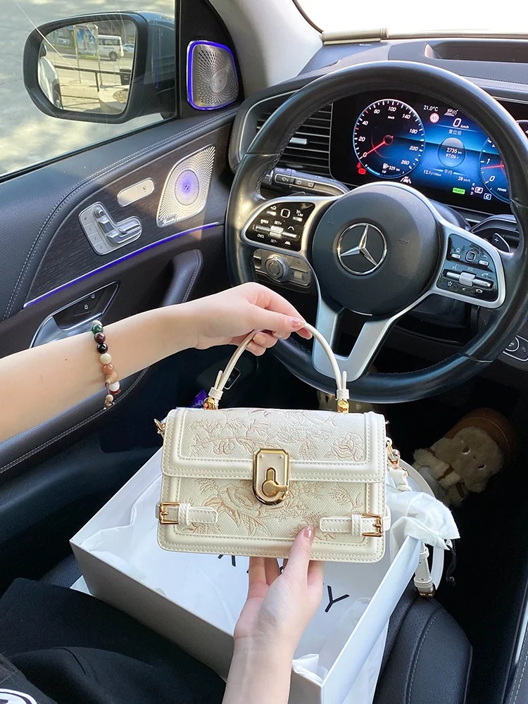 

Сумка-коробка с вышивкой Ele, новая китайская маленькая квадратная сумка из мягкой кожи с магнитной застежкой-буле, модная осенняя...