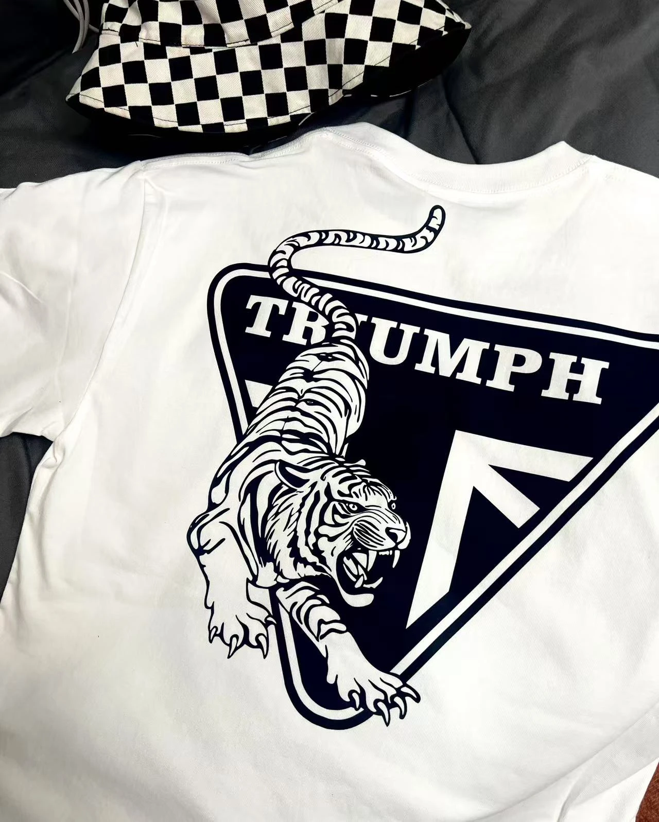 Neues Downhill Tiger American Retro Motorrad-T-Shirt für Männer und Frauen aus Baumwolle, locker geschnitten, mit Rundhalsausschnitt und kurzen Ärmeln. – Detail 4