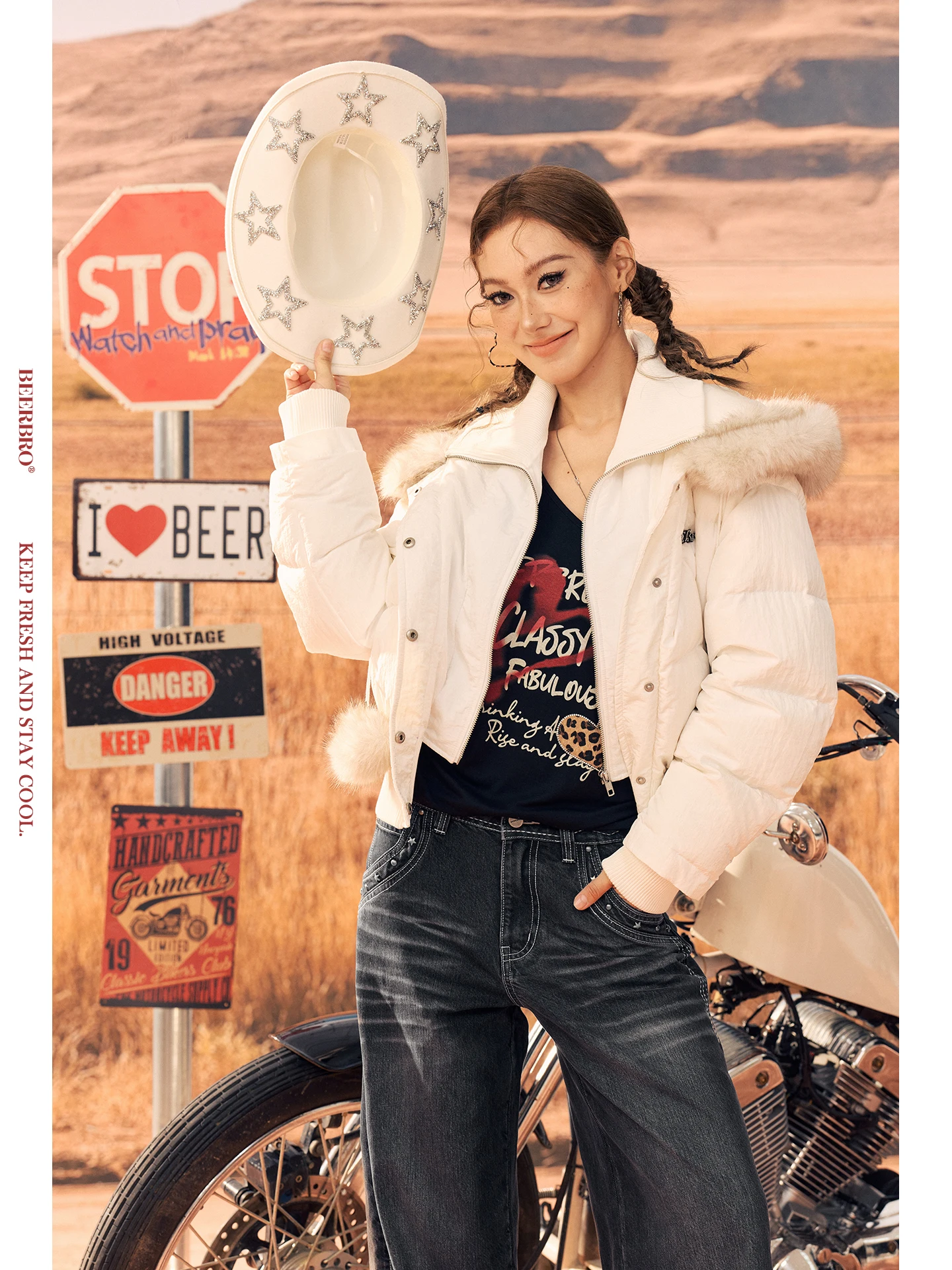 

Пуховик BeerBro 'Road Speed' с эффектом двухслойности, теплый, слегка свободного кроя, моделирующий фигуру, с наполнителем из хлопка и пуха