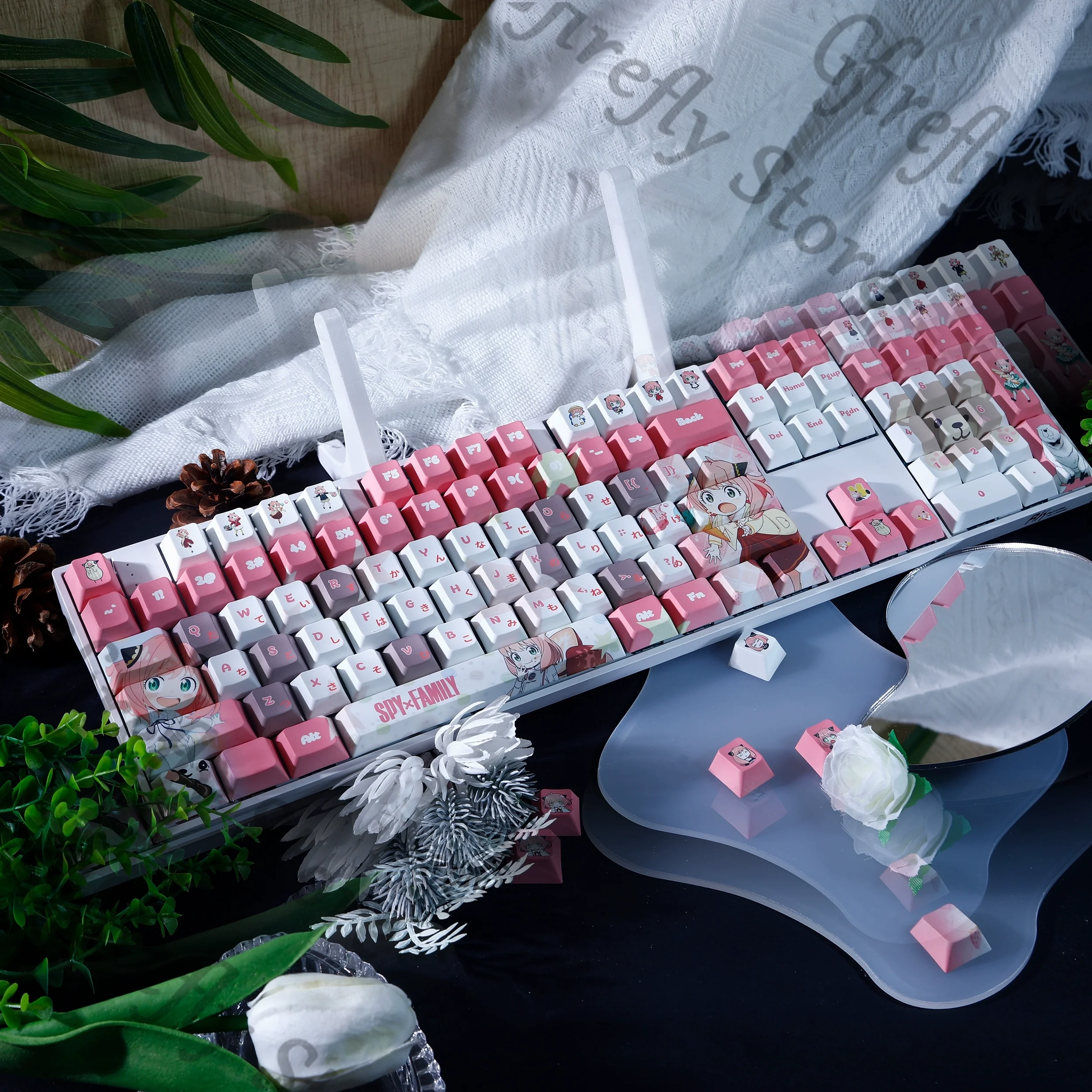 

SPY×FAMILY Anya Forger Creativity Game Ornament PBT Side Engraved Transparent Keyboard Keycaps Kforce Keyboards Cap Cosplay Gift