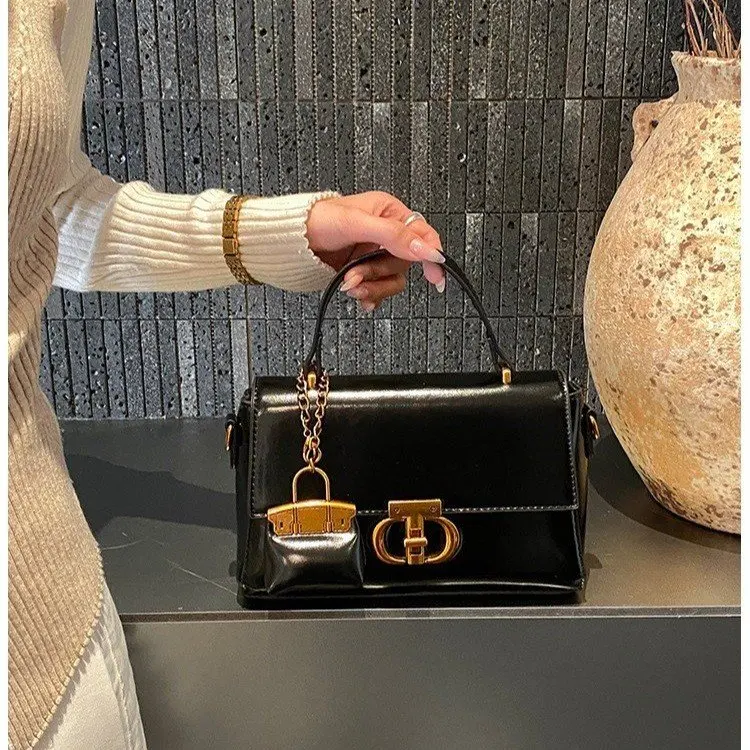 

Новая женская модная универсальная сумка через плечо 2026 года, высококачественная нишевая трендовая сумка-мессенджер, маленькая квадратная сумка