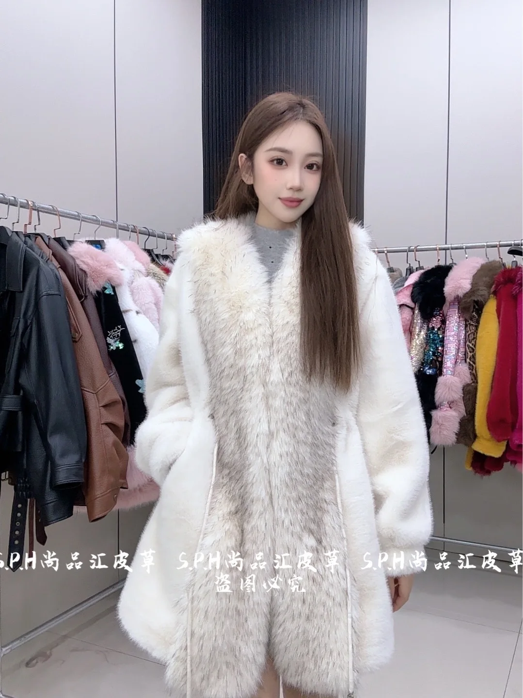 2025 New Winter Women's Mid-Length Waist-Cinching Faux Fur Coat Vintage High-End Fur Coat Elegant Winter Commuter Coat