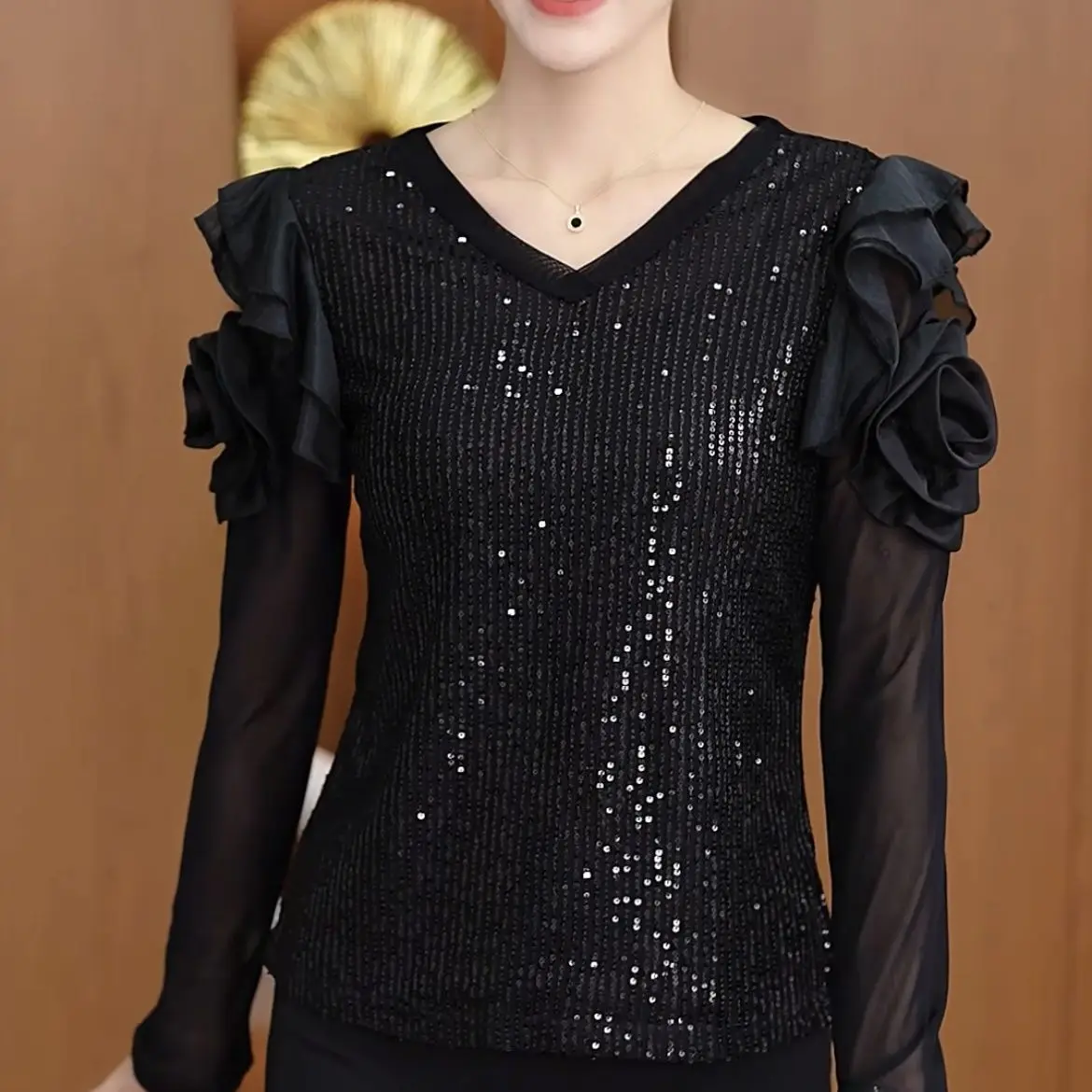 Fashionable and Youthful Sparkling Long Sleeved Shirt for Women Autumn New Style Unique and Beautiful Small Shirt Sequined Tops