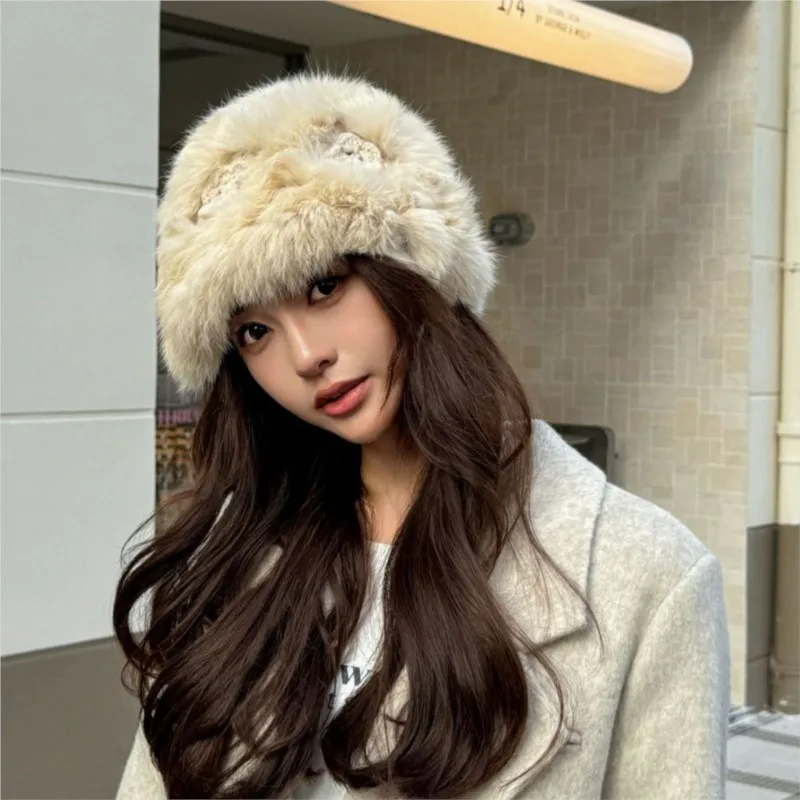 A woolen hat for women to keep warm in autumn and winter versatile ear-protecting small fisherman's that shows off one's face