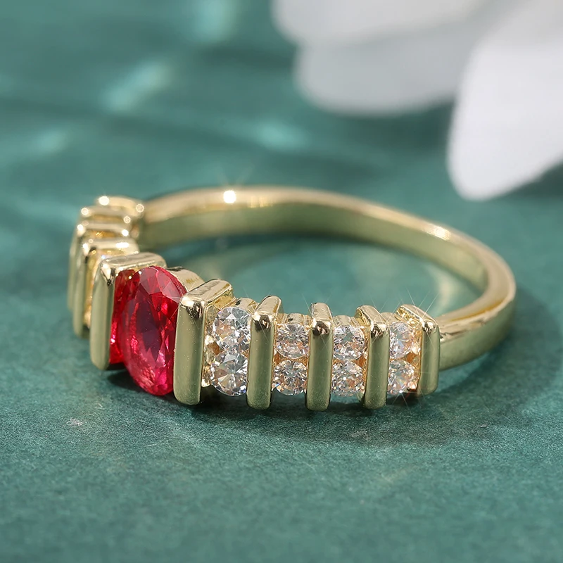 Klassischer Eingelegter Weiß-Roter CZ Damenring Trendiger Goldfarbener Geometrischer Alltags- und Partyschmuck Jubiläumsgeschenk – Detail 2