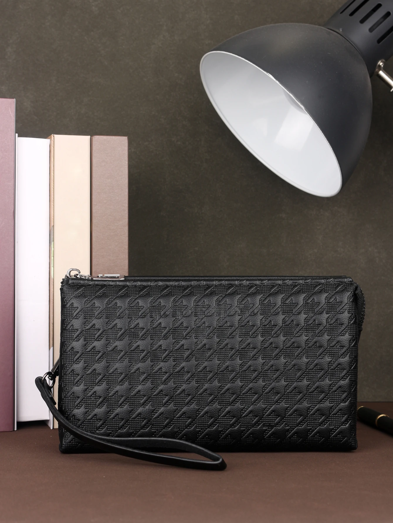 

Classic Solid Color Retro Clutch Bag Simple Business Large Capacity Lightweight Waterproof Men's Daily Commuting Phone Bag