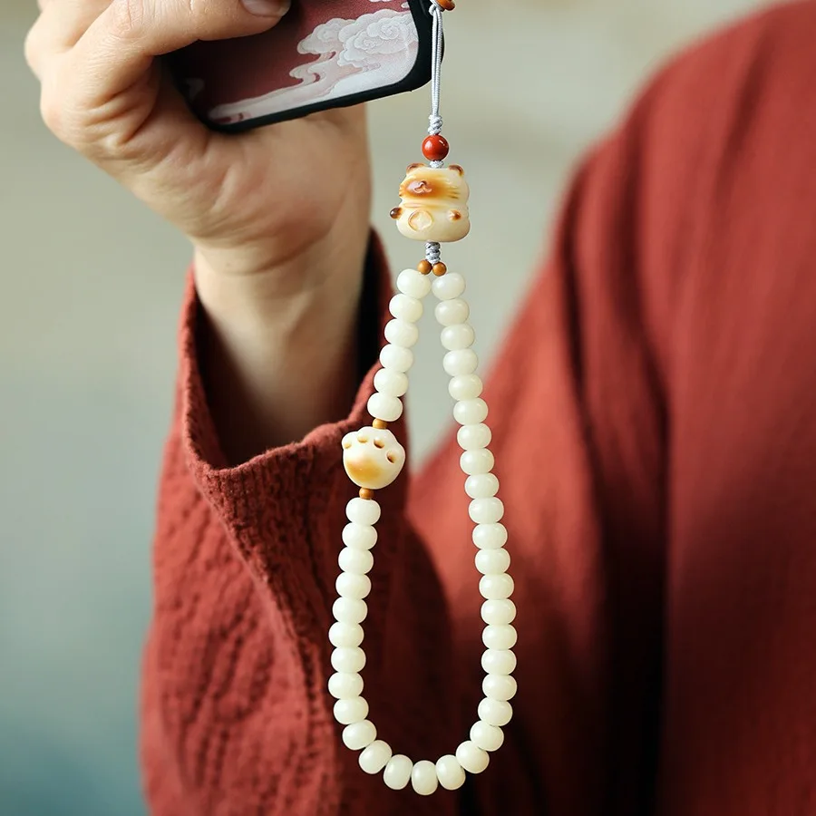 

Creative Natural Bodhi Root Phone Lanyard with Cute Charcoal Fired Lucky Cat Claw Pendant for Women Gifts