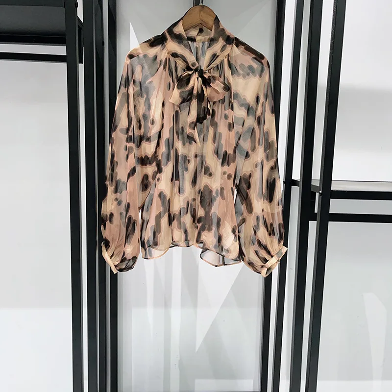 2025, Herbst-Winter-Retro-Kleid mit geometrischem Blumenmuster im Urlaubsstil, weiches Hemdkleid mit V-Ausschnitt und passendem Rock-Design