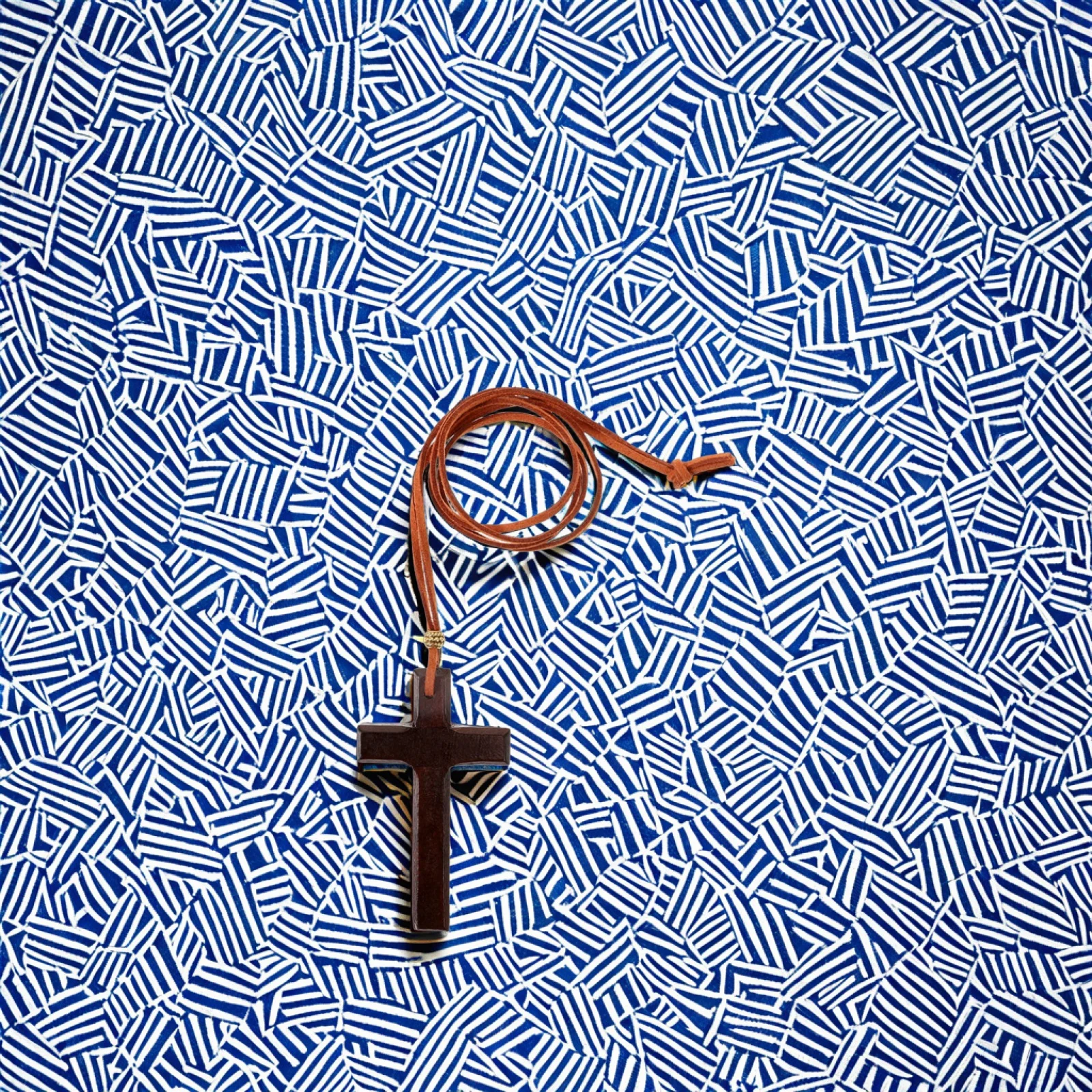 

2Pcs Spiritual Cross Pendant Car Mirror Hanging Accessory Wooden Decor for Interior Styling and Blessing