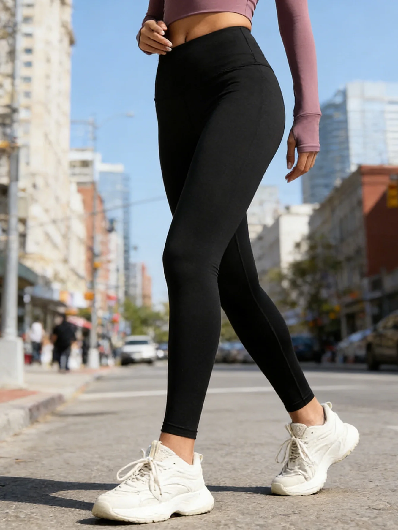 Women's fashionable and casual yoga pants, suitable for wearing in the gym and during outdoor activities. Suitable for all four
