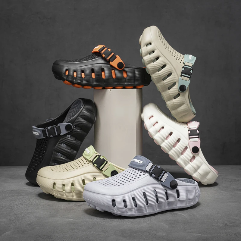 

New30-45 Design Children Clogs Boys Girls Parents Men W omen Sandals 2026 Summer Family EVA Shoes Soft Cute Beach Water Slippers