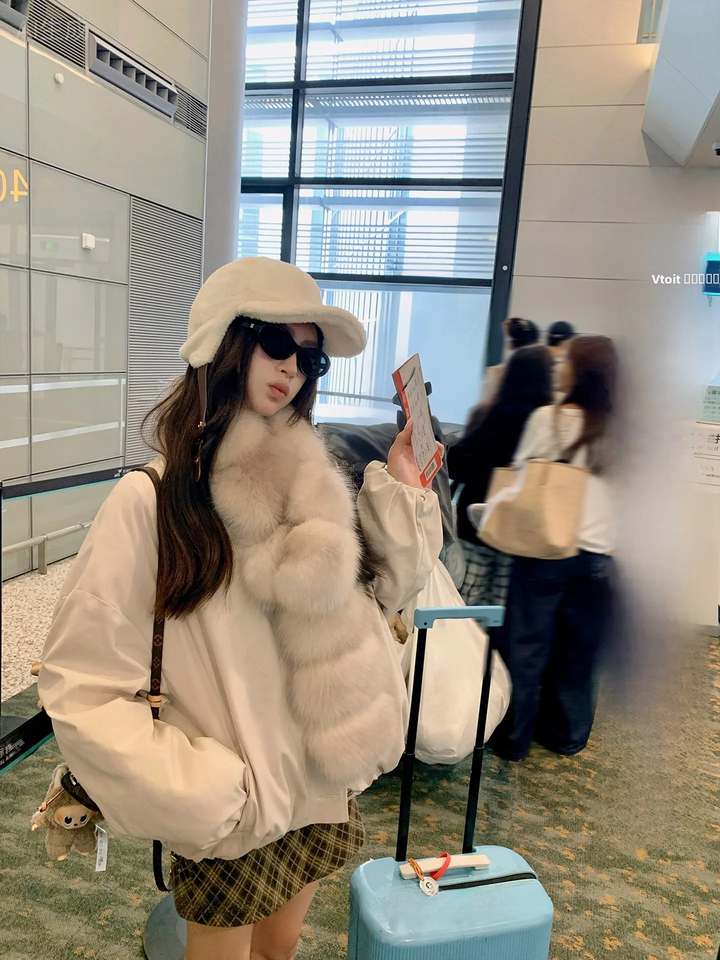 

Пуховик-парка женский с меховым воротником, на гусином пуху, с длинным рукавом, высоким воротником, стандартный размер L...