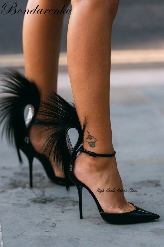 Décolleté da donna in pelle di piume nere cuore a punta tacchi a spillo con spalline tacchi alti donna Sexy elegante partito scarpe firmate di lusso