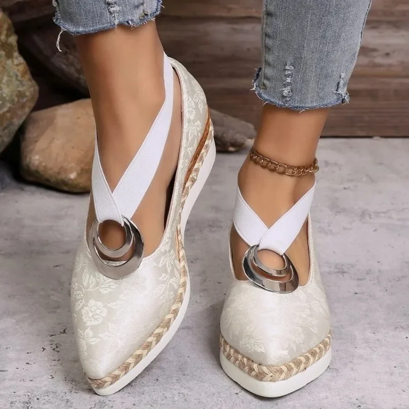 Soft Sole Plus Size Platform Casual Low Top Shoes Women's 25 Years New Shallow Single Shoes