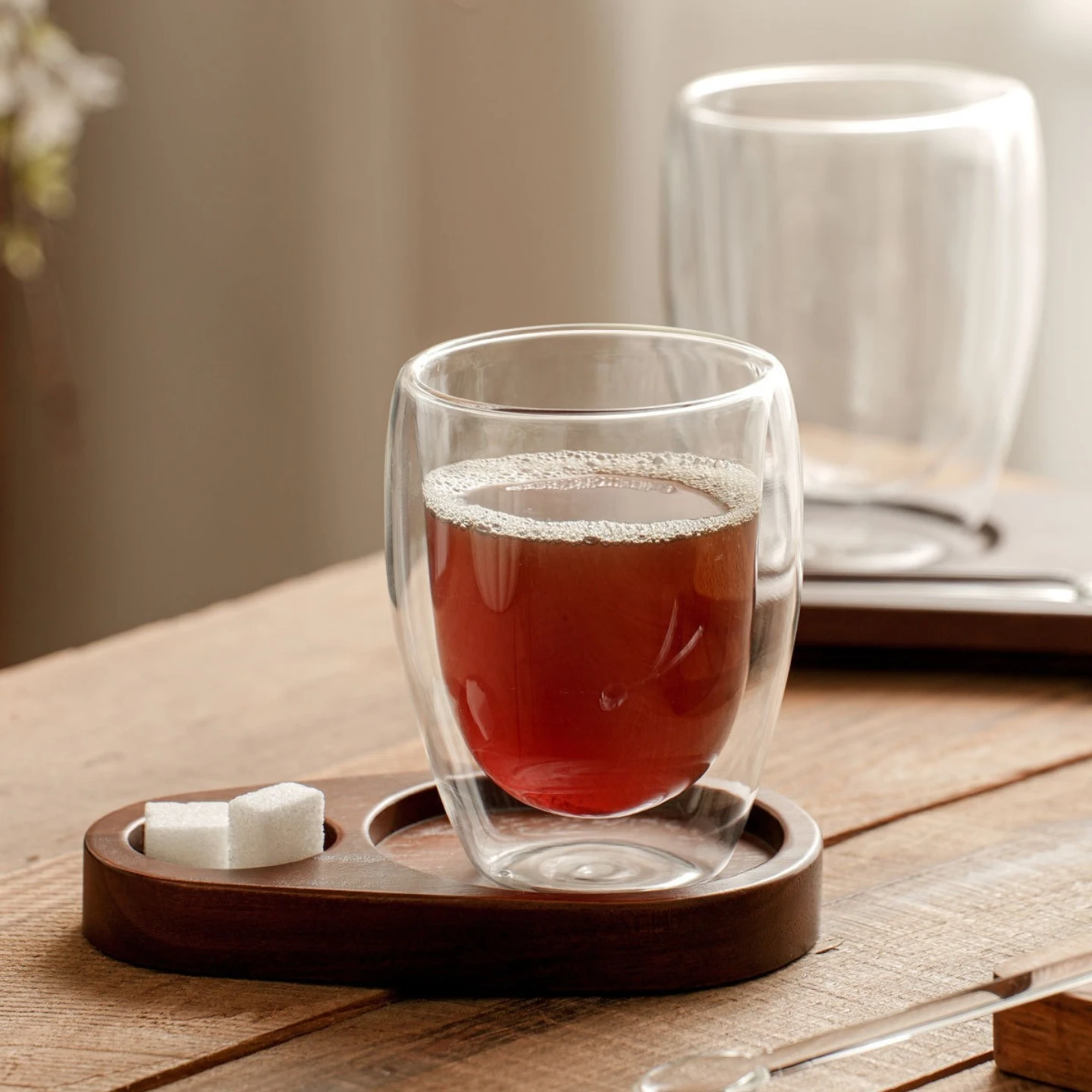 Coffee Tea Gift Set - Amerikanische Doppelwandige Glas-Kaffeetasse, Borosilikatbecher mit Holzsockel,