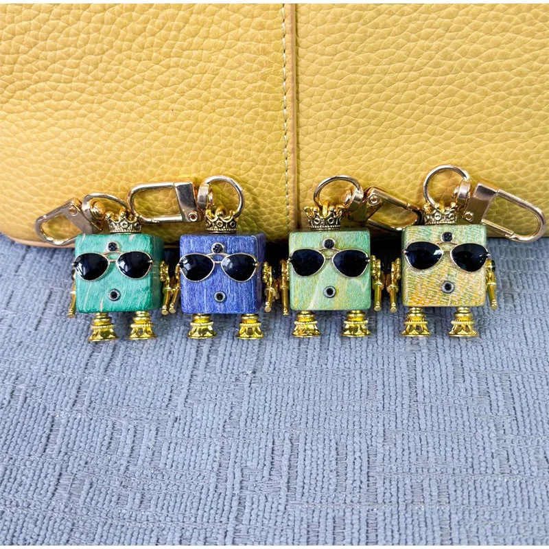 

Punk Style Wooden Metal Robot Bag Pendant Handmade Creative Cute Robot Keychain Pendant Girls Unique Gift Decoration Pendants