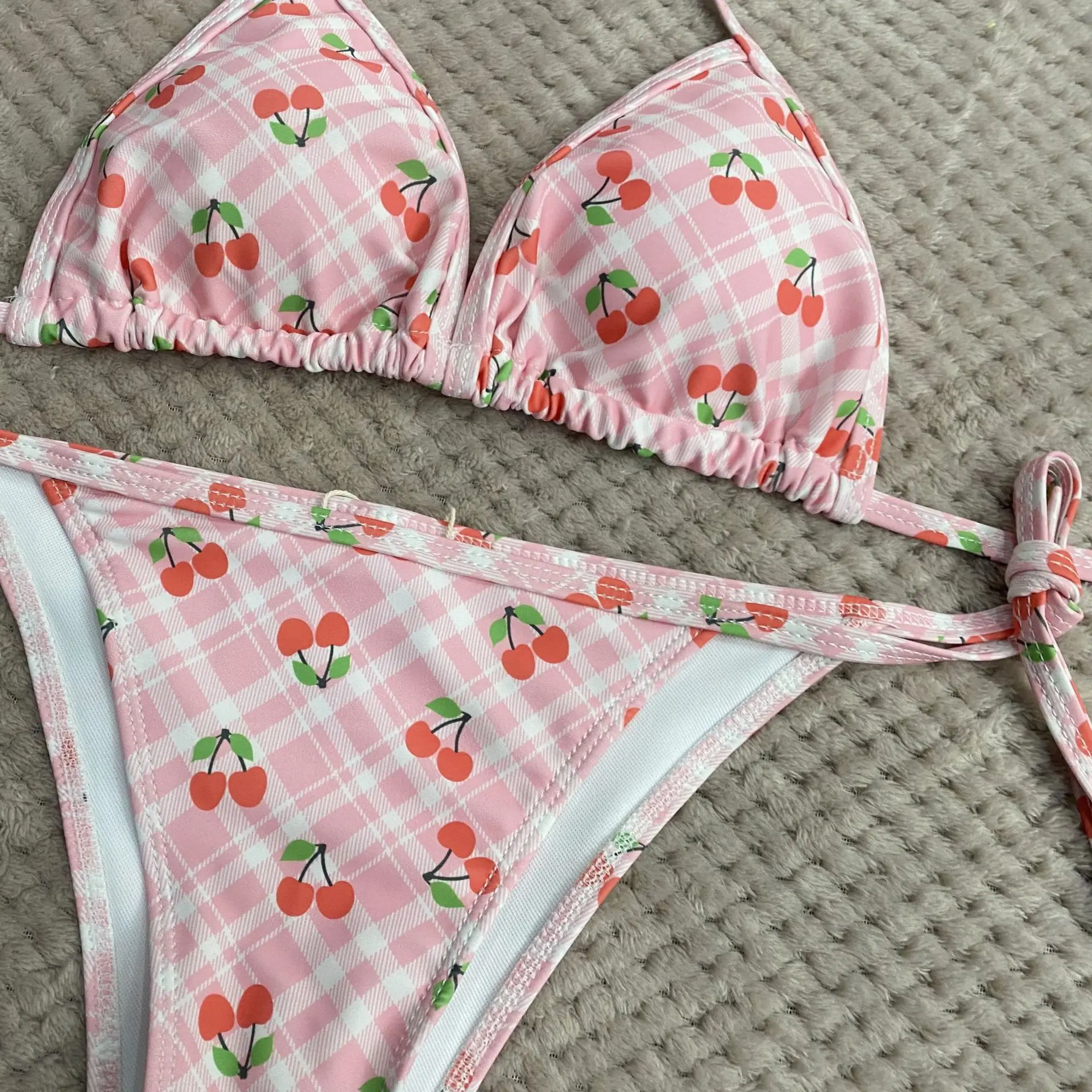 2024 New Cherry i bikini three-piece plaid set pure desire for red beach holiday small breasts