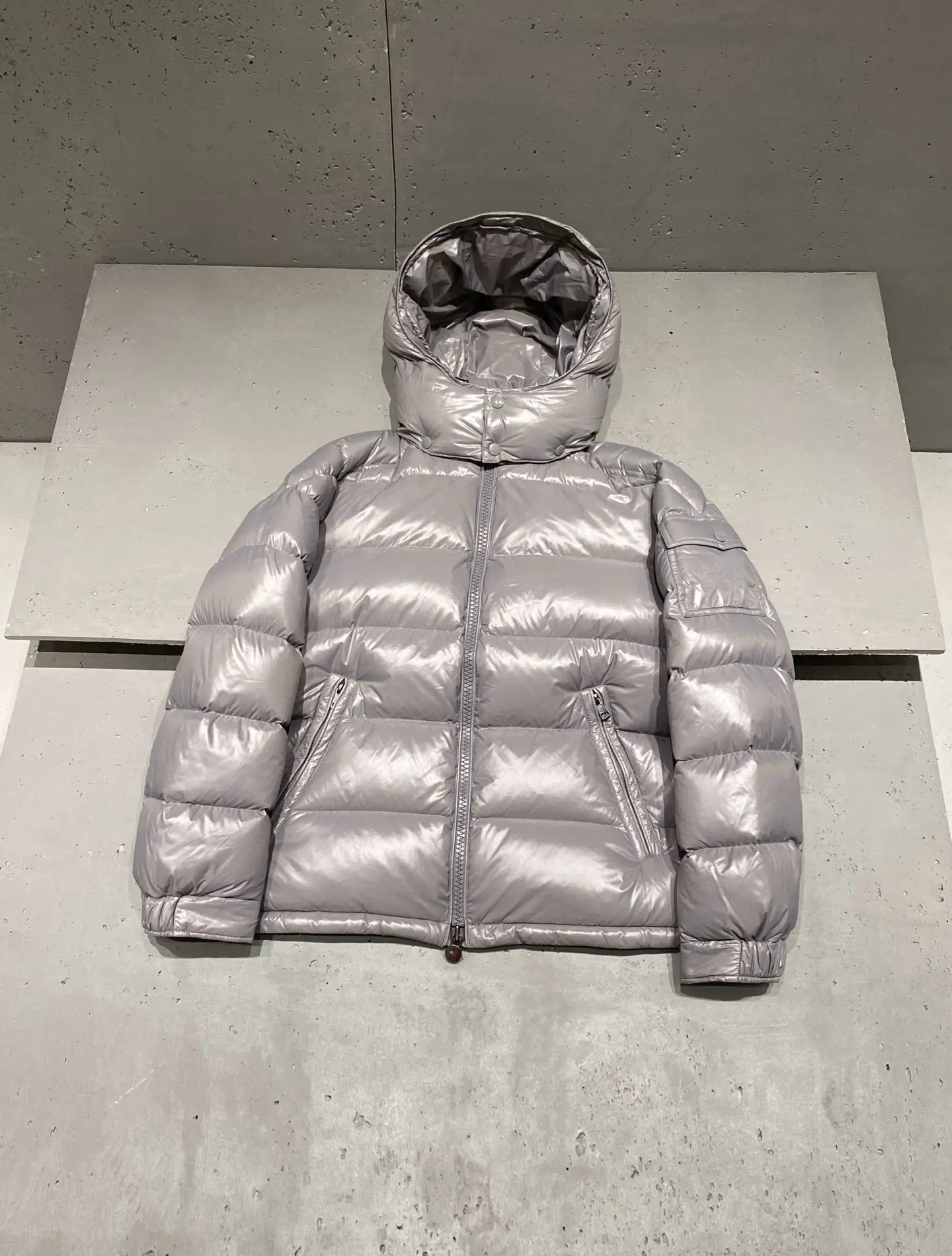 

Hot Sale 2025 New Winter Short Down Jacket Men Women, 90% White Goose Feather, High-Gloss Nylon Waterproof Windproof Warm Coat