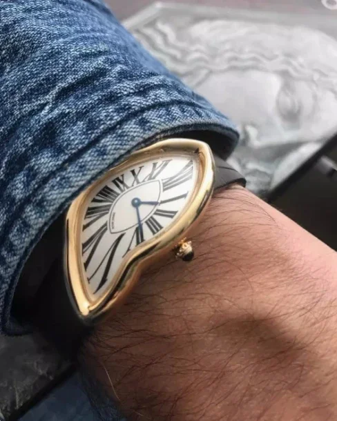 

Alien Crash Melt Twist Y2K Watch kiosk Men's Fashion Trendy Retro Advanced Instagram Design