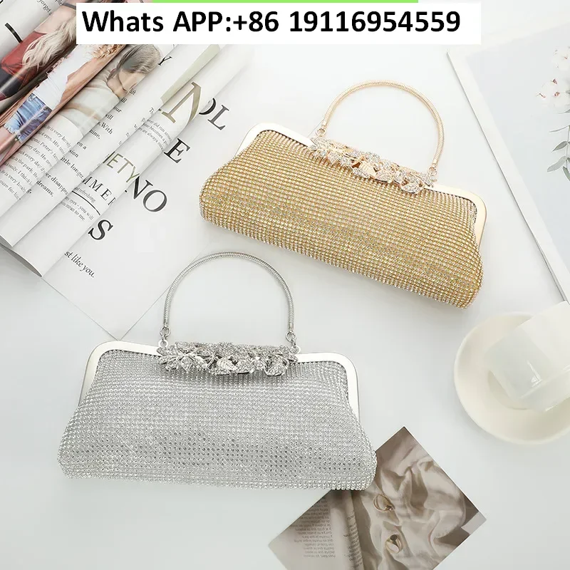 

Сверкающее шикарное платье, инкрустированное бриллиантами, сумка через плечо на цепочке на одно плечо.