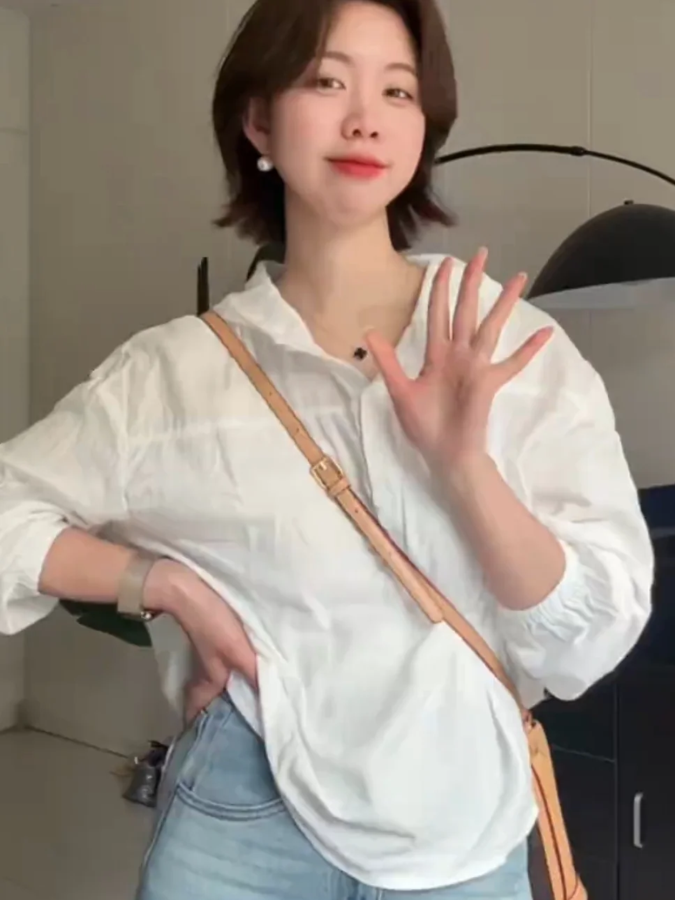 

Повседневная женская куртка-рубашка с капюшоном, весенняя, омолаживающая, трендовая, очень красивая, свободная, универсальная, модель 2026 года