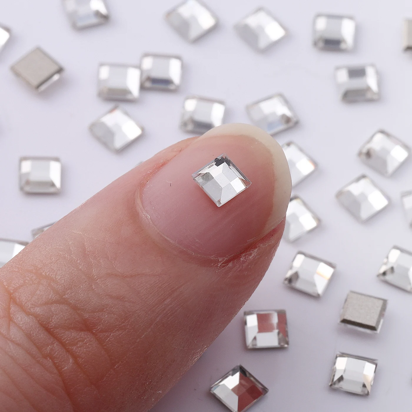 50ชิ้นขายส่ง3มิลลิเมตรทรงสี่เหลี่ยมขนาดเล็กแบนเล็บพลอยเทียมคริสตัลรูปทรงพิเศษหินศิลปะเล็บ3D ตกแต่งส่วนบุคคล