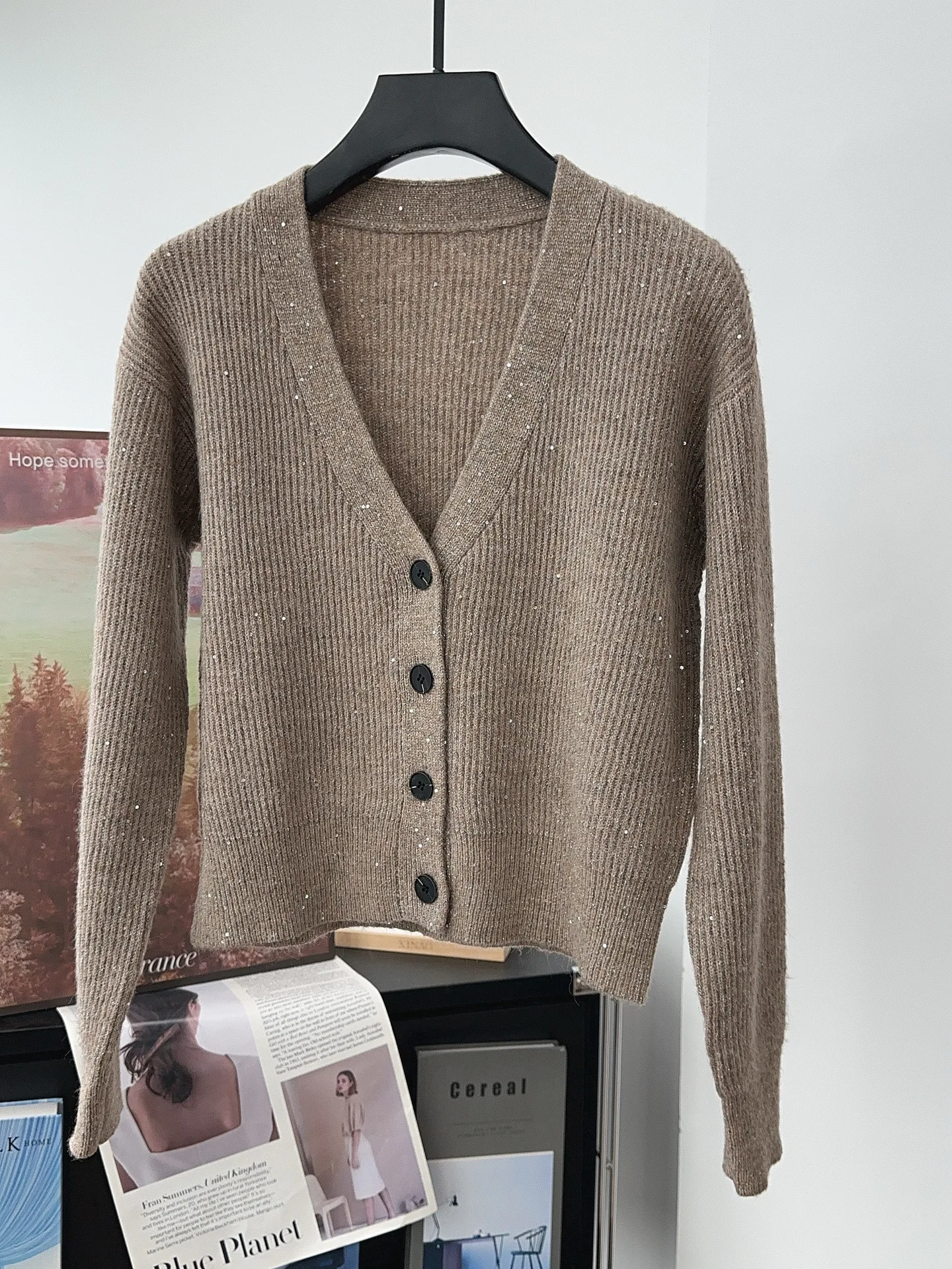 2026 Autumn/Winter Women's Cropped V-Neck Long-Sleeve Sequin-Embellished Wool-Blend Cardigan