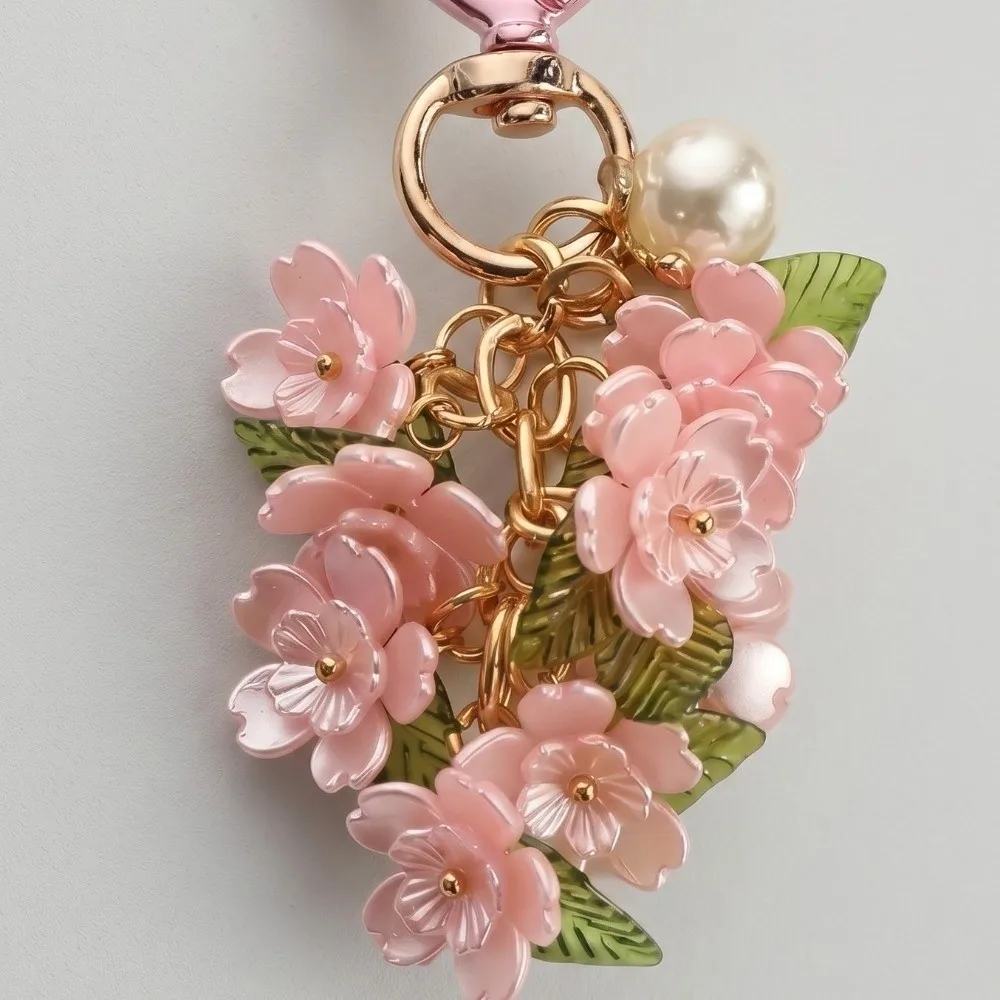 Elegant Flower Cluster Keychain Ornaments Sweet Bag Hanging Charm Cherry Blossom Pearl Colorful Enamel Heart-Shaped Keychain