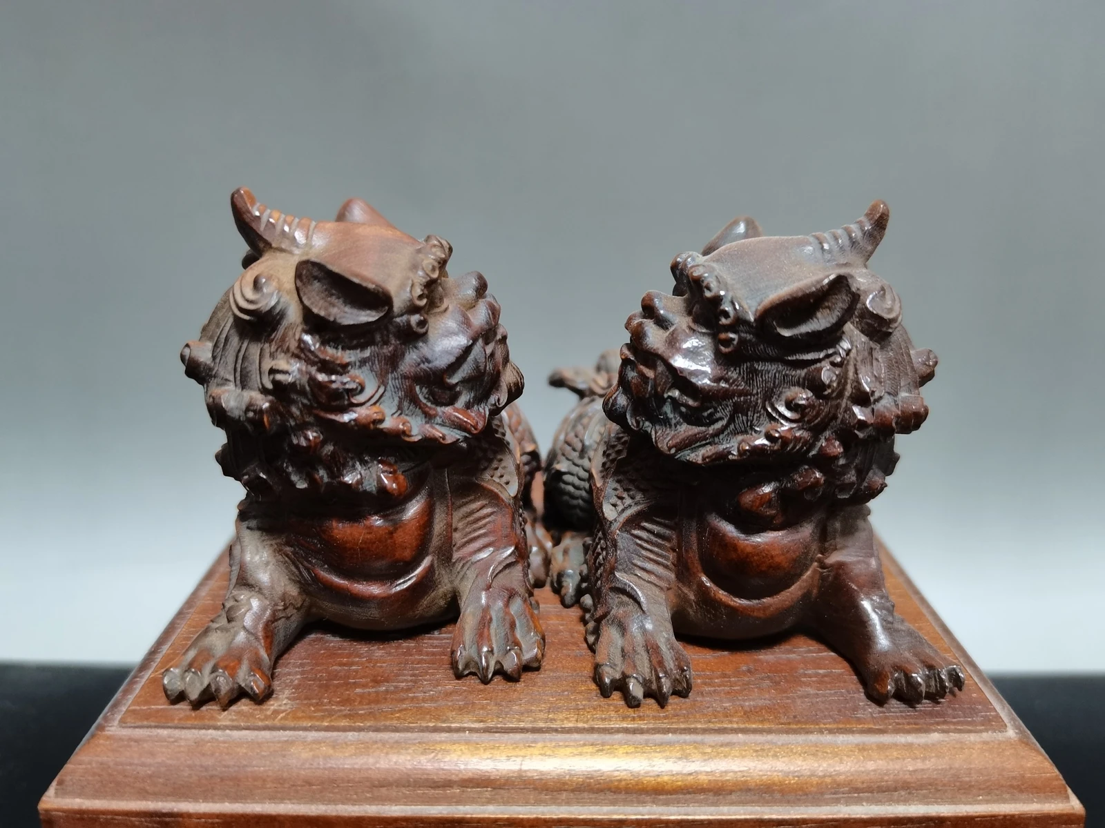 Pair chinese boxwood fierce kirin statue collect hand piece table decor
