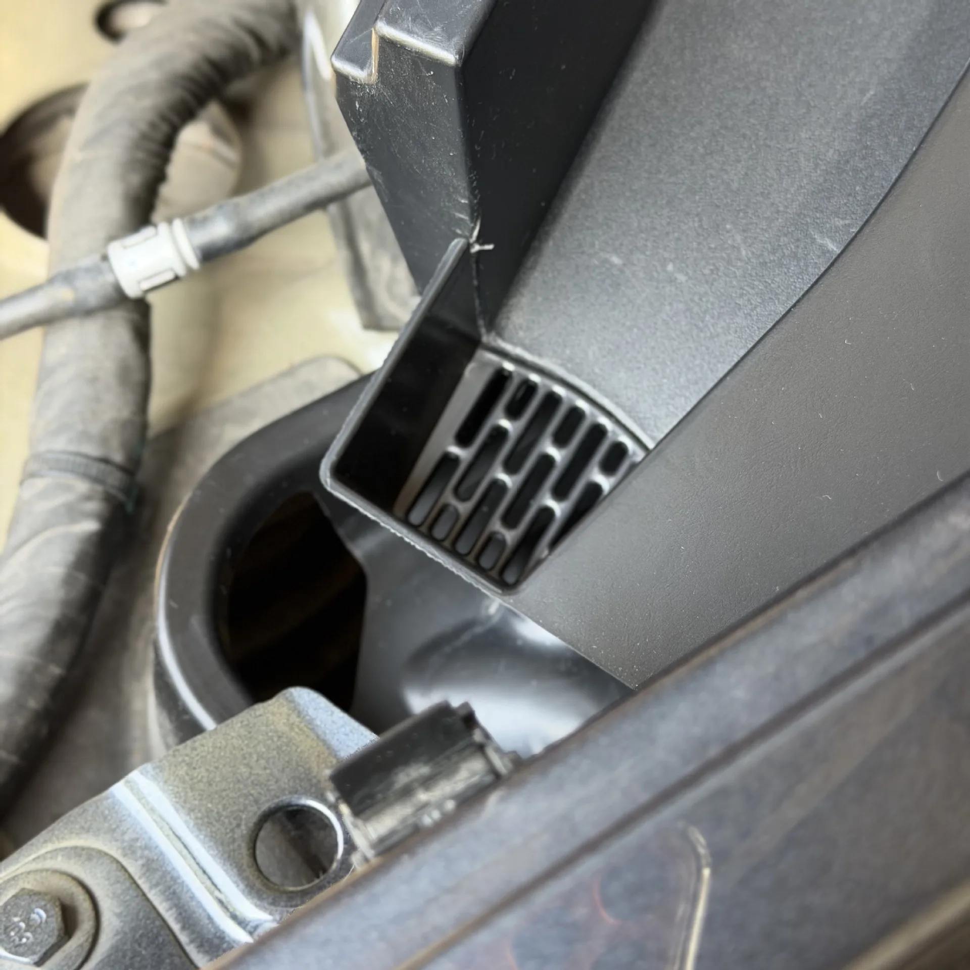 Für Tesla Model Y L 2026 Vorderer Kofferraum Wasserführungsrille Anti-Blockier-Abdeckung Juniper 2025 Frunk Schmutzfilter Schutz Zubehör – Detail 3