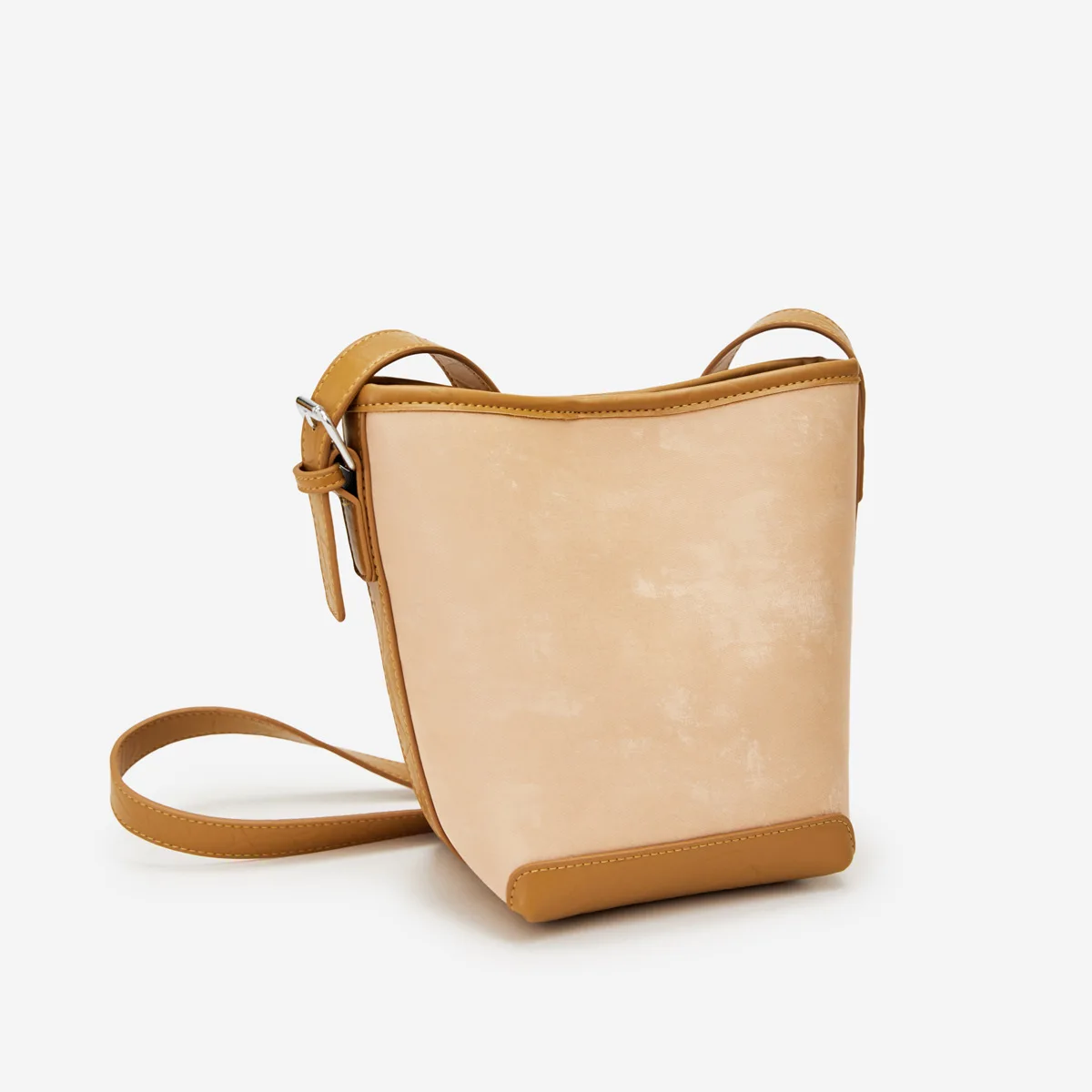 

Spring 2024 New Simple and Fashionable Bucket Letter Bag with One Shoulder Oblique Straddle