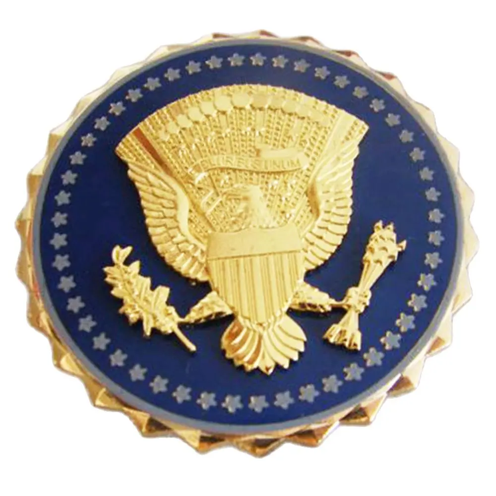 

Идентификационный значок армии США с эмблемой E PLURIBUS UNUM, орлиным щитом и звездами