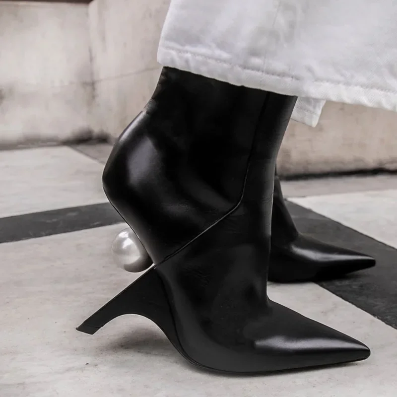 

Кожаные ботильоны в необычном стиле с жемчугом, сексуальные новые поступления на молнии с острым носком, модные женские современные ботинки