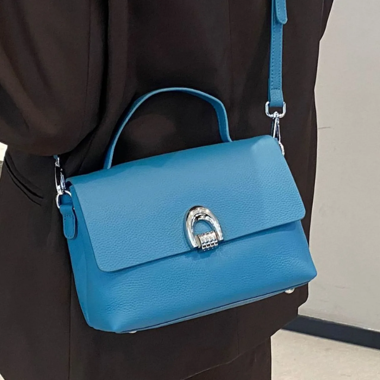 

TOGO Top-Grain Leather Women's Messenger Bag - Genuine Leather Single Shoulder Crossbody, Minimalist Commuting Purse