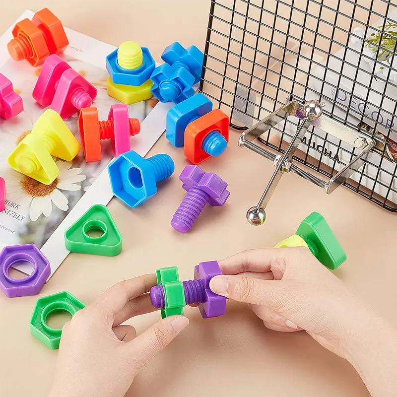 Dadi e bulloni in plastica per bambini blocchi di costruzione a vite abilità motorie fini giocattoli educativi Montessori Bloc De Construction