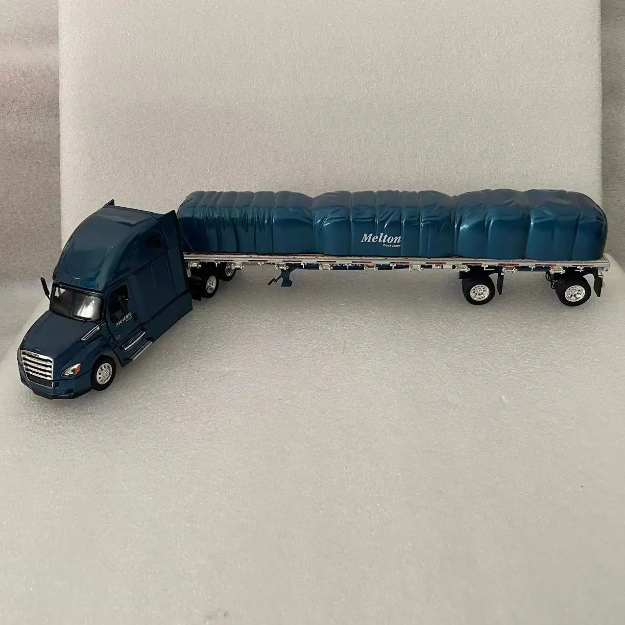 1:53 Scale Freightliner Milton & Kenworth T680 Simulated Freight Train Flatbed Blue Red Drag Bucket Die-cast Alloy Vehicle Model