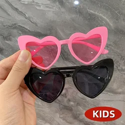 Okulary przeciwsłoneczne dla dzieci w kształcie serca dla chłopców w stylu Vintage UV400 okulary ochronne śliczne okulary przeciwsłoneczne dla dzieci